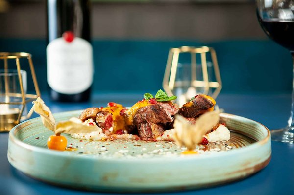 Comment découvrir les traditions culinaires marocaines à travers des ateliers de cuisine ?